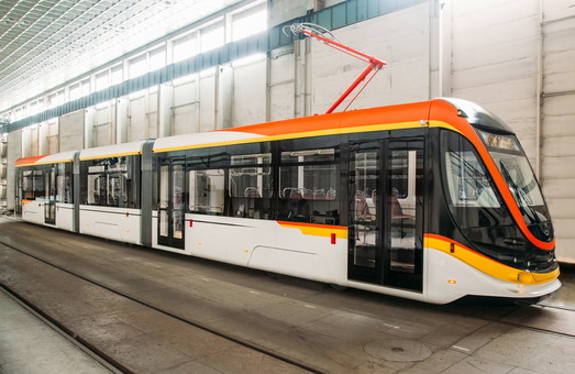 "Татра-Юг" представила трехсекционный частично низкопольный трамвай (ФОТО)