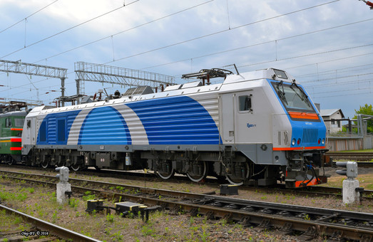 В июне на железных дорогах Украины будут тестировать китайский электровоз