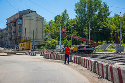 На развязке у Пересыпского моста в Одессе уже уложены все трамвайные пути (ФОТО)