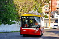 В Одессе продолжают ремонтировать и окрашивать в фирменные цвета троллейбусы (ФОТО)