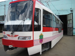 В Запорожье представили новый частично низкопольный трамвай (ФОТО)