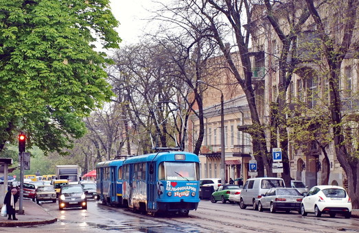 Реконструкция улицы Преображенской в Одессе: транспортники предлагают отделить трамвайные пути от автомобилей