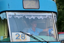 Водители одесских трамваев и троллейбусов оделись в новую форму (ФОТО)