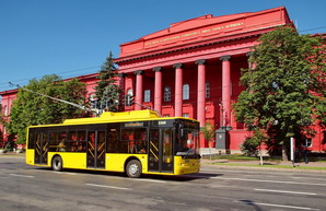В Киеве подписаны договоры с победителями тендеров на 80 троллейбусов и 7 трамваев