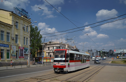 Первый собранный в Запорожье трамвай начал перевозить пассажиров