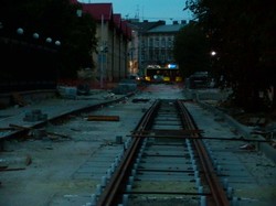 Как во Львове ремонтируют трамвайные пути у вокзала (ФОТО)