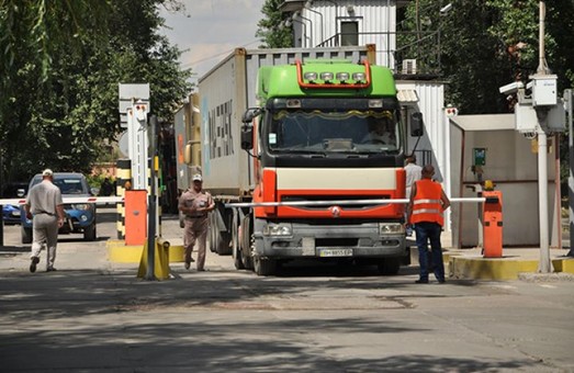 Одесская ОГА принимает меры для увеличения штата сотрудников, контролирующих движение грузовиков на дорогах