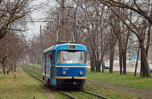 На время реконструкции рельсов у Пересыпского моста трамвай на поселке Котовского остается