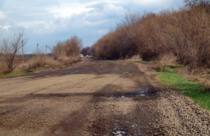 В Одесской области ремонтируют дорогу от Беляевки до Раздельной за 77 миллионов