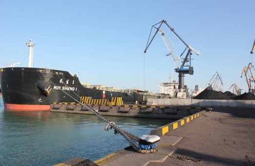 В порту Южный под Одессой снова разгружают американский уголь