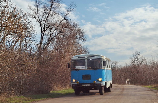 С сегодняшнего дня весь транспорт на дорогах Одессы и области должен ехать с включенными ходовыми огнями