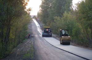На севере Одесской области ремонтируют дорогу между двумя райцентрами
