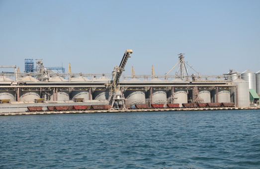 В порту под Одессой закончили ремонт причала для балкеров