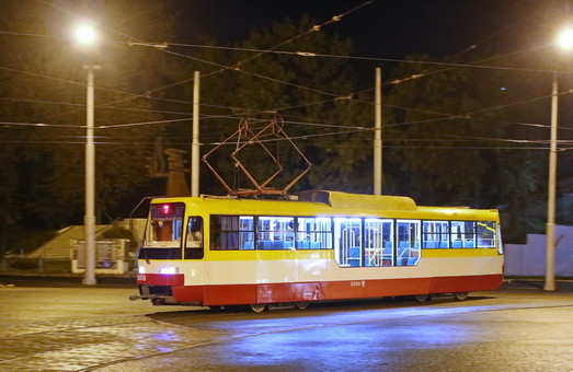 Одесским трамваям делают временную остановку у Пересыпского моста