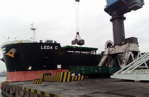 В порт под Одессой снова привезли 80 тысяч тонн южноафриканского угля