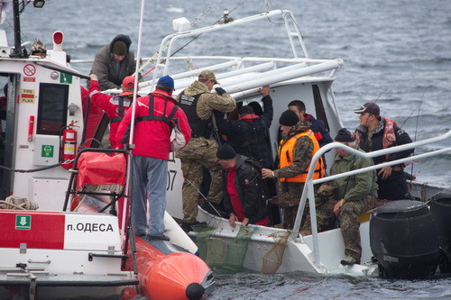 В море под Одессой спасатели проверяли рыбаков