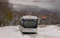 Фото дня: горную трассу троллейбуса в оккупированном Крыму завалило снегом