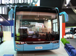 Китайский перронный автобус King Long AVE140 (XMQ6140ABD4).
Впервые показан трехосный аэродромник-электробус!