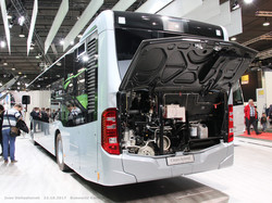 Автобус Mercedes-Benz Citaro. Гибрид с газовым двигателем. Моторный отсек традиционного вида.