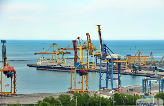 Реконструкция причала в порту Черноморск обойдется в 74 миллиона гривен
