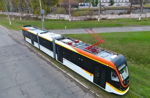 Новый трамвай от одесско-днепровской компании успешно испытали в Каменском (ФОТО)
