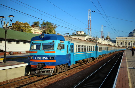 Пять из 29 дополнительных праздничных поездов пойдут в Одессу