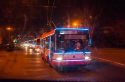 По Одессе проехал красочный парад новогодних троллейбусов (ФОТО, ВИДЕО)