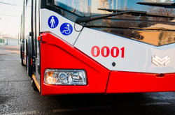 Новый одесский троллейбус показали общественности и отправили в первый рейс (ФОТО)