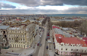 В центре Одессы частично открыли движение автомобилей по Преображенской (ФОТО)