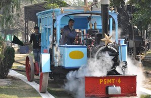 В Индии запустили модель поезда на одном рельсе