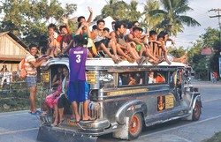 На Филиппинах хотят заменить местные пассажирские грузовики "Джипни" на более современный и экологичный транспорт