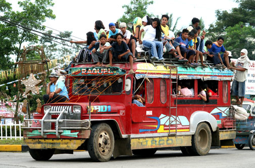 На Филиппинах хотят заменить местные пассажирские грузовики "Джипни" на более современный и экологичный транспорт