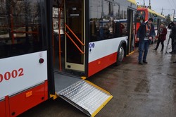 Под снегом: на маршруты Одессы официально запустили белорусские троллейбусы (ФОТО)