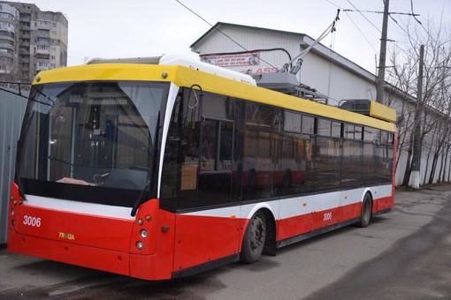 В Одессе продолжают ремонтировать низкопольные троллейбусы "Тролза"