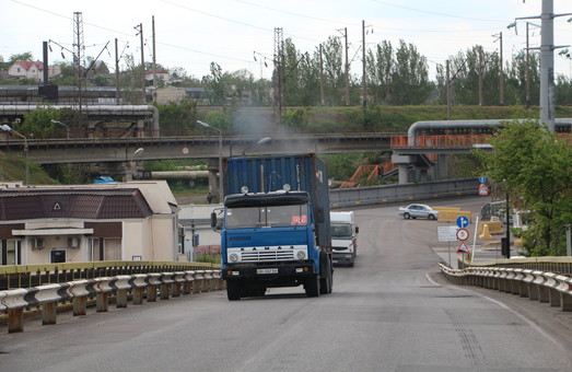 В Одессе предлагают увеличить оплату за проезд по дорогам перегруженных грузовиков