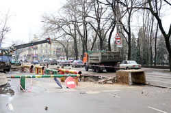 Одесские автобусы снова меняют маршруты из-за ремонта теплотрассы на Канатной