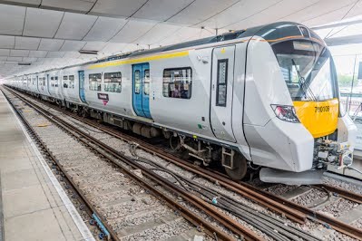 В Лондоне запустили первый поезд с автоведением