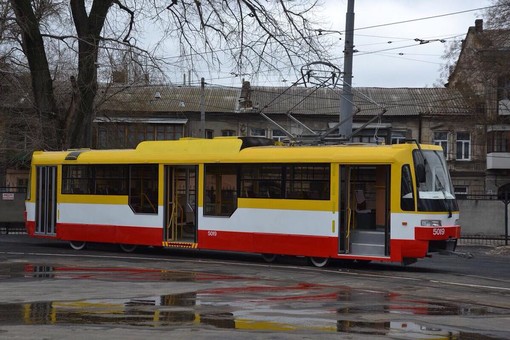 После зимы в Одессе собрали очередной новый трамвай (ФОТО)