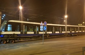 В столицу Латвии поступил первый четырехсекционный трамвай из нового заказа