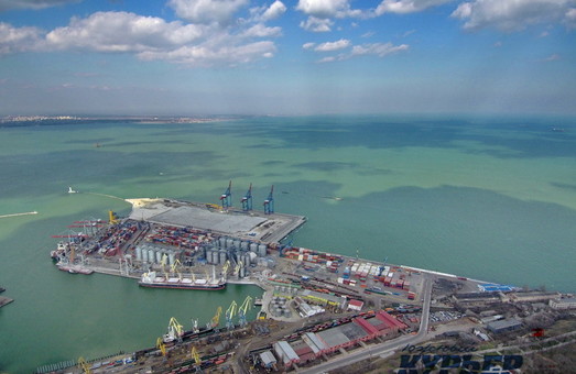 В одесском порту возобновили строительство волнолома на Карантинном молу