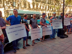 В Одессе работники Черноморского порта митингуют против инвестора (ФОТО, ВИДЕО)