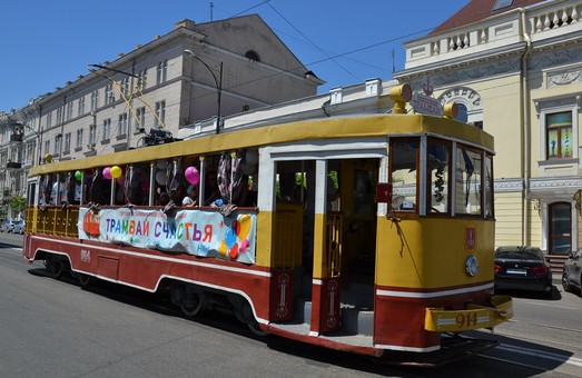 "Трамвай счастья" порадовал маленьких одесситов (ФОТО)