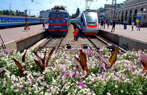 На курортный сезон в Одессу ходят восемь дополнительных пассажирских поездов