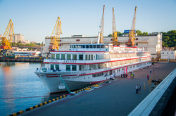 Редкий случай: два пассажирских лайнера стоят у причалов Одесского морвокзала (ФОТО)