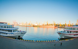 Редкий случай: два пассажирских лайнера стоят у причалов Одесского морвокзала (ФОТО)