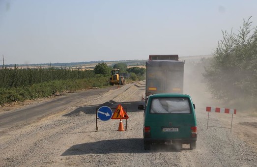 Одесская компания будет ремонтировать дороги в Харьковской области на 1,7 миллиарда гривен