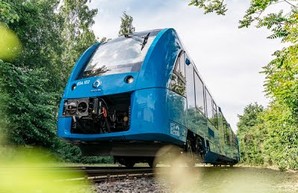 Германия ввела в коммерческую эксплуатацию первый в мире поезд на водородном топливе