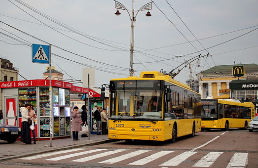 Проезд в трамваях и троллейбусах Киева таки возрастает до 8 гривен