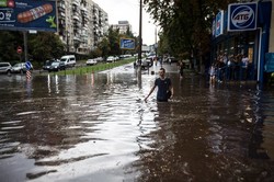 Стихийное бедствие в Киеве: потоки воды затопили тоннели и размывают мосты