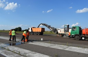 В черкасском аэропорту ремонтируют взлётно-посадочную полосу